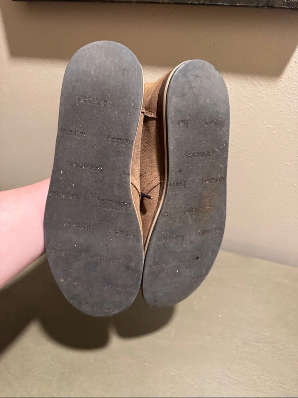 Hari Mari Men's Suede Chukka Boots in Taupe with Navy Laces size 9